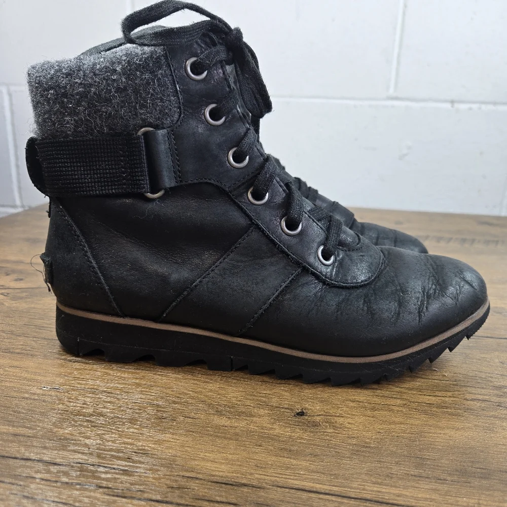 Sorel Harlow Conquest Black Ankle Boots